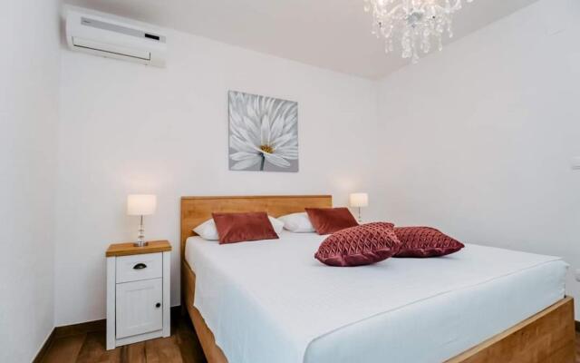 Sandra - quiet & close to the beach - SA1(2)