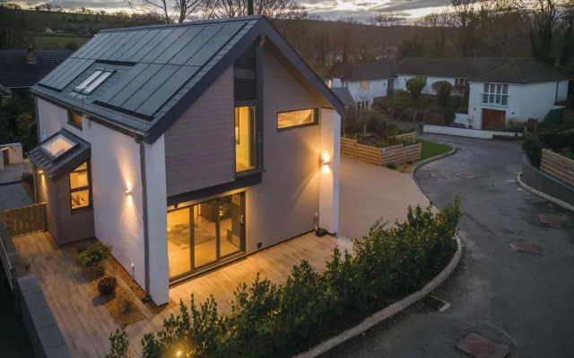 Ty Cyfoes - Luxurious 4 Bedroom - St. Florence