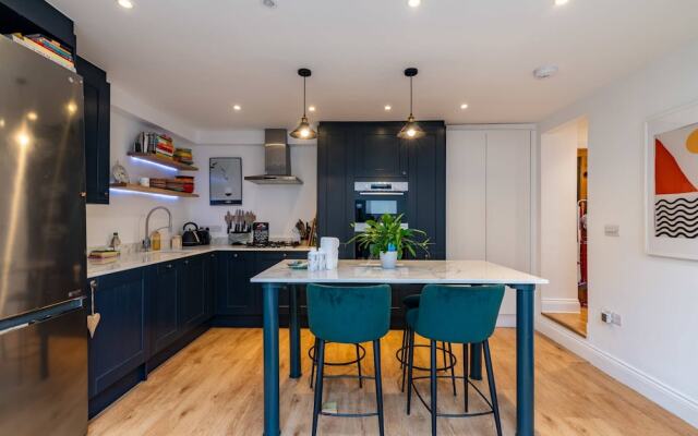 Beautiful Two Bed Abode In South West London