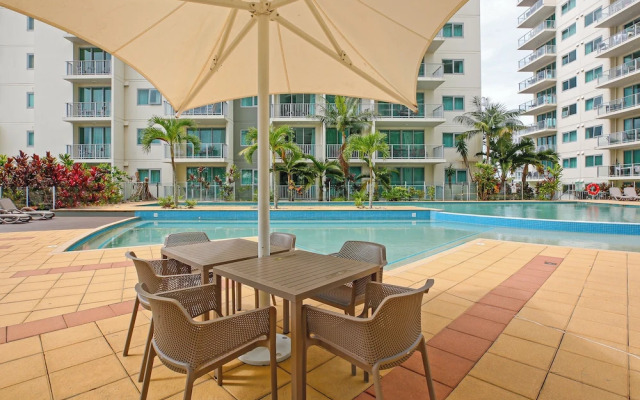 Studio in the City with pool and BBQ