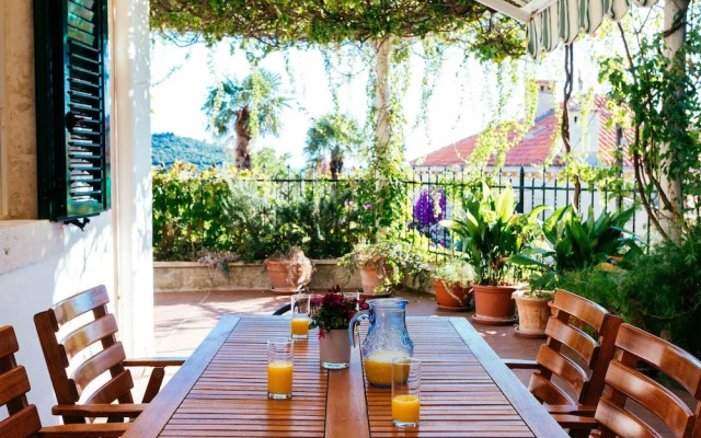 Hedera Estate, Hedera A27