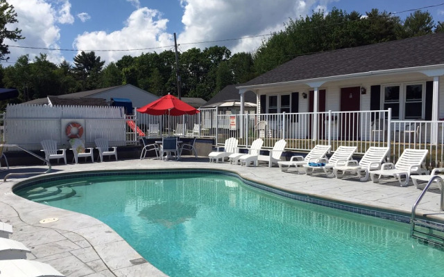Carriage House Motel Cottages & Suites
