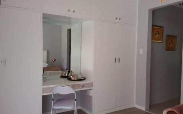 Little Acorn Guest House