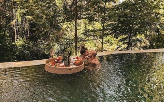 The Jungle Villa