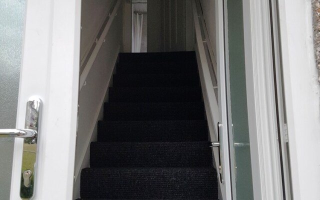 3 Bedroom Apartment Near King's Park