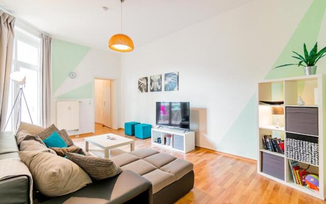 Helle Wohnung mit Balkon in grünen Innenhof - W-LAN, 4 Schlafplätze