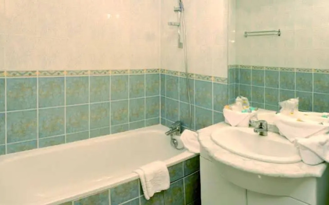 Enzo Trappes by Kyriad Direct