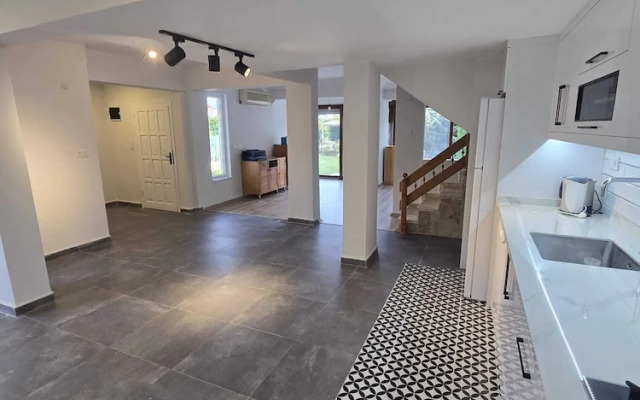 VILLA OLINDA 4 BED with huge garden