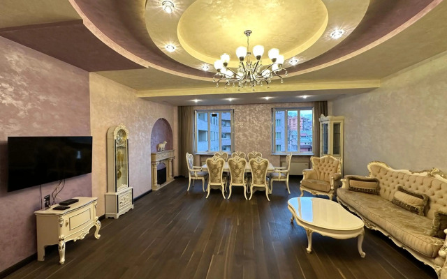 Northern Avenue 2 bedroom Luxury apartment HH777