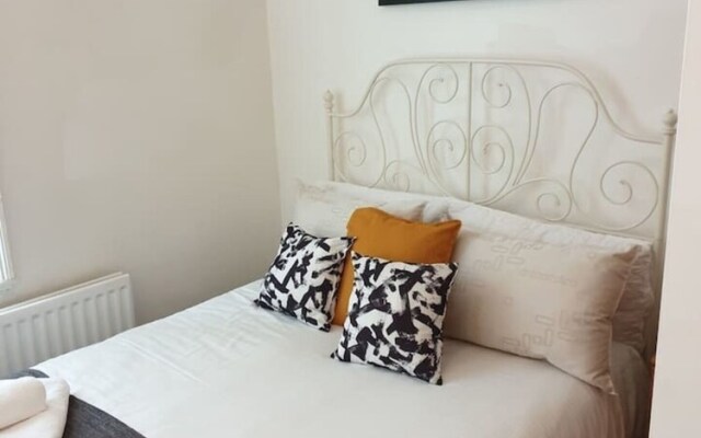 South Shield's Hidden Gem Garnet 3 Bedroom Apartme