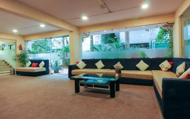 Capital O 68918 Sravya Grand Residency