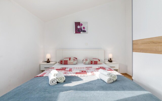 Beautiful Apartment in Pula With Wifi and 2 Bedrooms