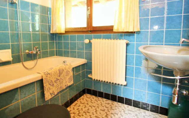 Spacious Chalet near Forest