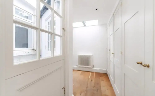 Elegant Two-level Kensington Apartment