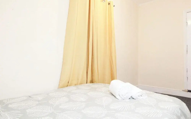 Room 4 Mayflower road guest house