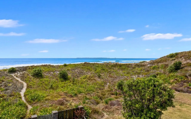 Oceanside Bach - Mount Maunganui Holiday Home