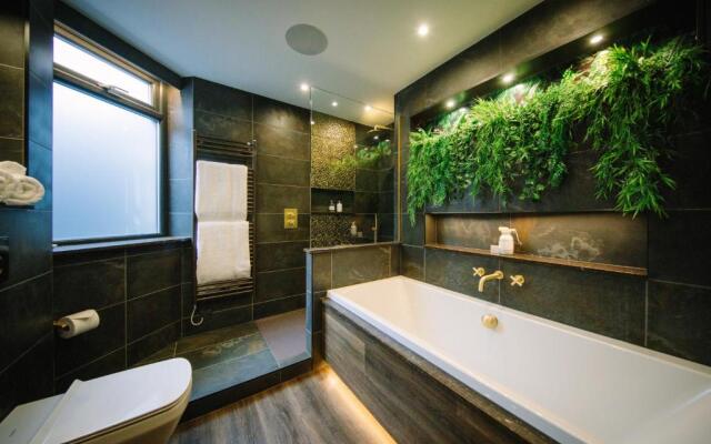 Absoluxe Suites