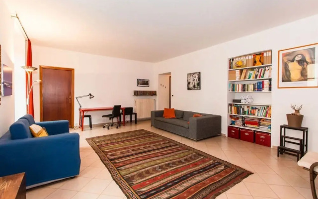 Vanchiglietta Roomy Apartment