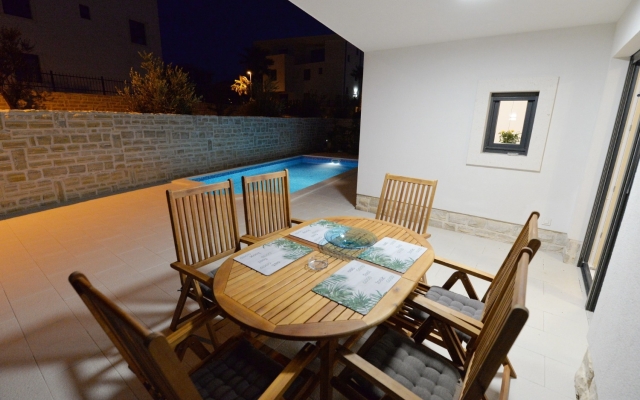 Apartment Nata - free parking A1 Murter, Island Murter