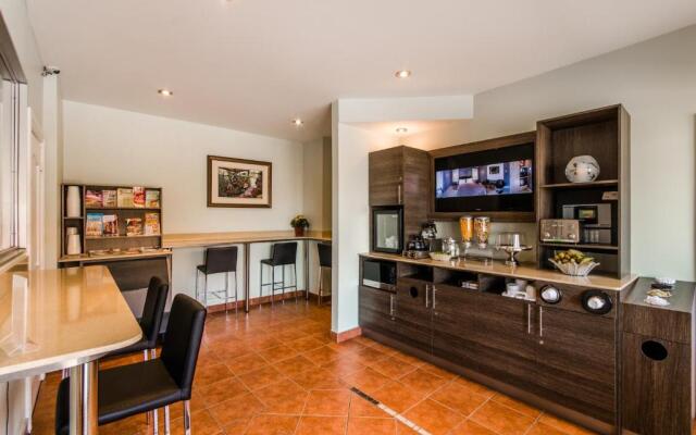 Olux Hotel Motel & Suites