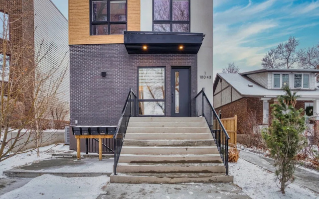 Luxurious Large 3 Bedroom Loft Saskatchewan Drive