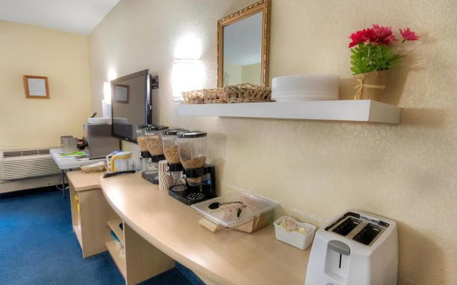 Motel 6 Claresholm Ab