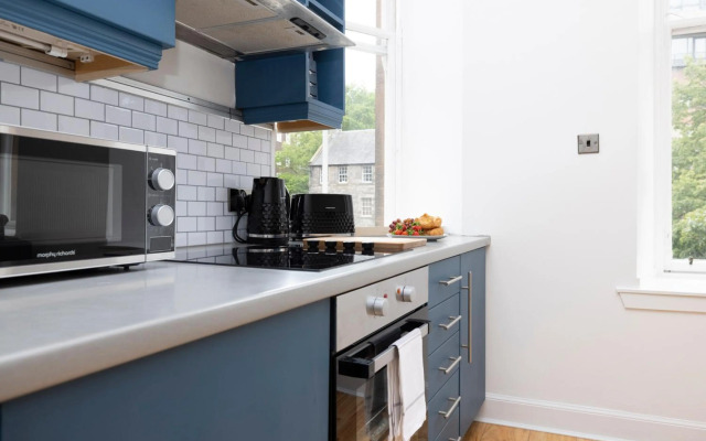 ALTIDO Glamorous1-bed flat overlooking Grassmarket