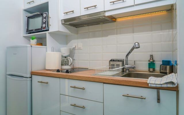 Breeze One Bedroom Apartment by BluPine