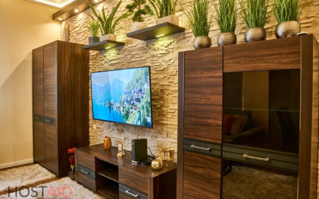 R7 Design Apartment - hostAID