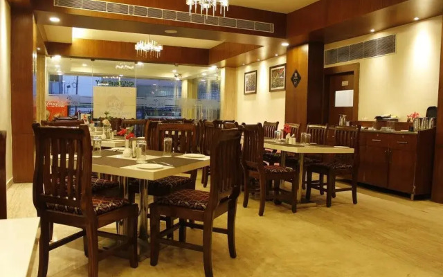 OYO Premium Old Station Road Bhubaneswar 4