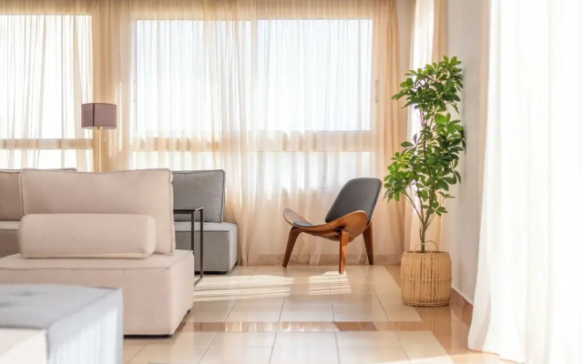 Sanders Florida - Rich 1-bdr Apt w Sea View