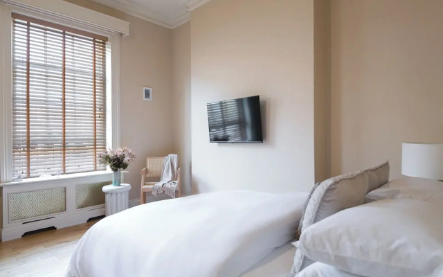 Charming London City Apartment