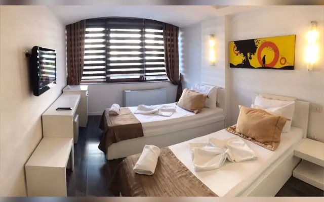 Hotel Theranda