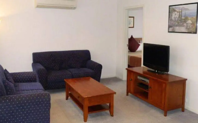 Belvoir Village Motel & Apartments