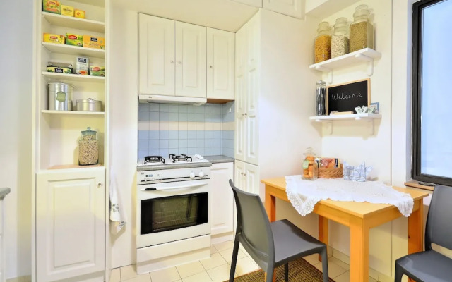 Plaka Elegant Apartment