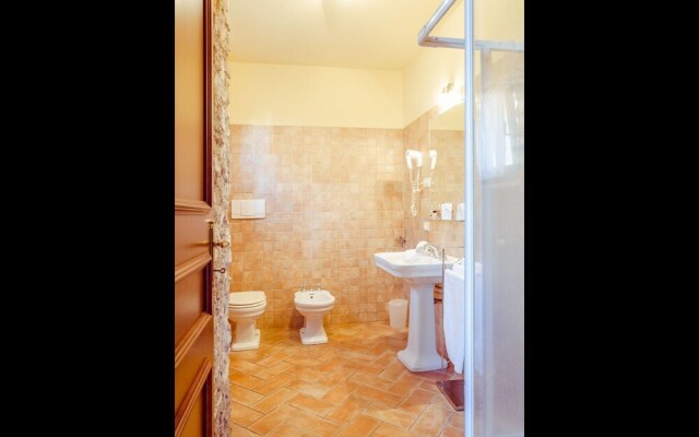Cozy Holiday Home In Manerba del Garda With Pool