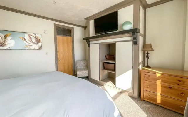 7 guests 2BR 2BA