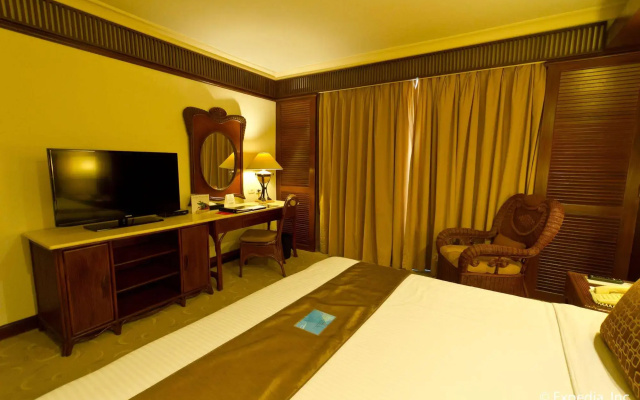 Waterfront Airport Hotel & Casino