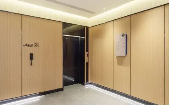 Starway Hotel (Xi'an Zhangba Liu Road Subway Station)
