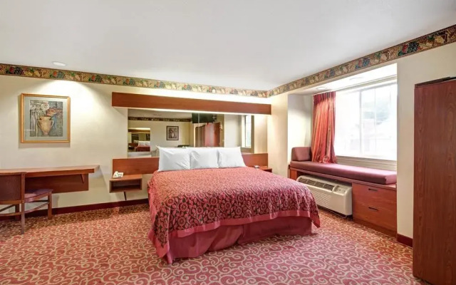 Days Inn & Suites Plano Medical Center/Dallas