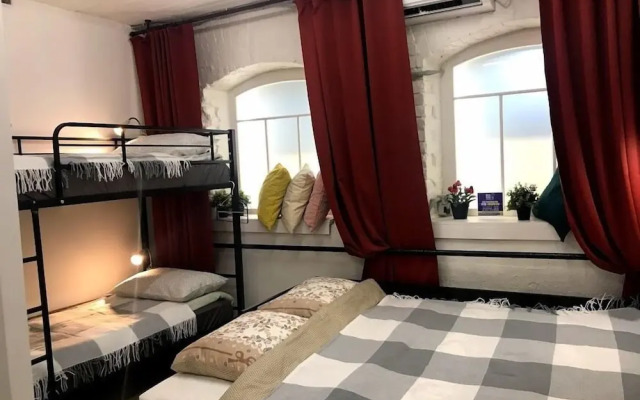 Апартаменты в центре на ул. Пологой, 17