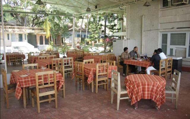 Raja Hotel