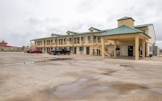 OYO Hotel Pearsall I-35 East