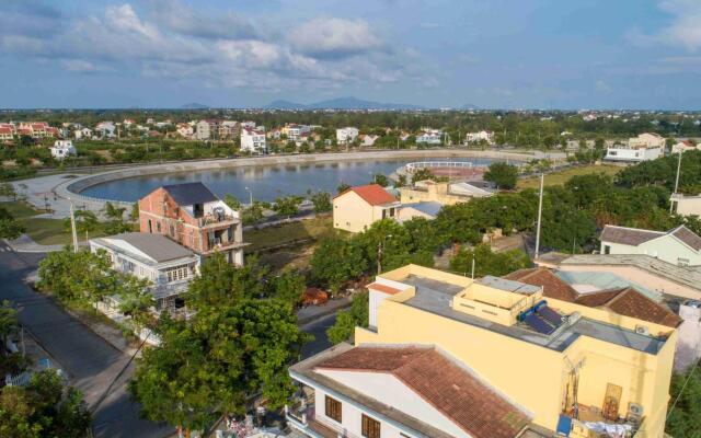 The Lake Hoian Hotel