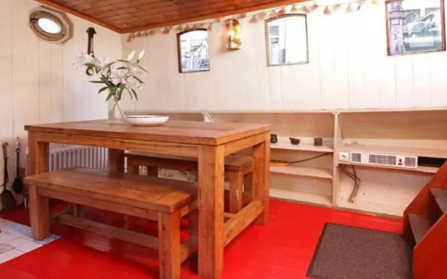 The Burret Houseboat