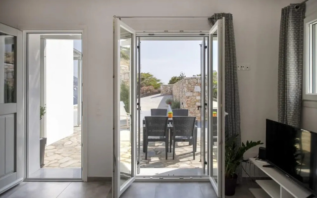 Parikia s Sunlight 2bedroom House
