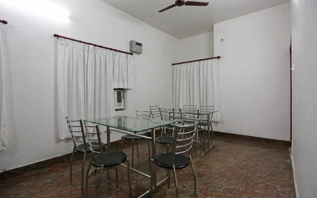OYO 10508 Hanshika Residency