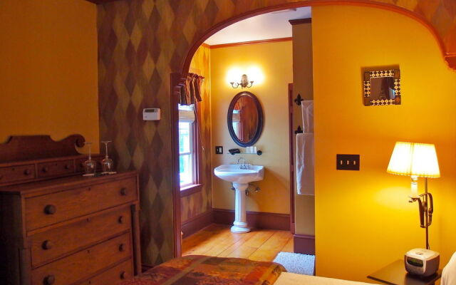 Admiral Peary Inn Bed & Breakfast