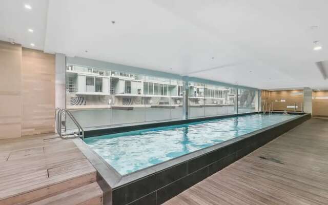 Beautiful Two Bedroom - Pool, Gym & Free Parking!