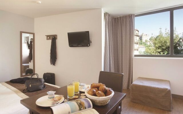 24m At 200m From Beach Residence With Pool